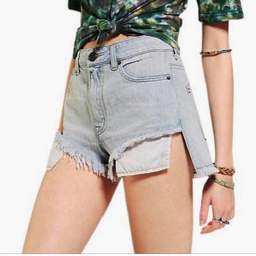 BDG LOU HI-LOW SHORTIE SIZE 30W